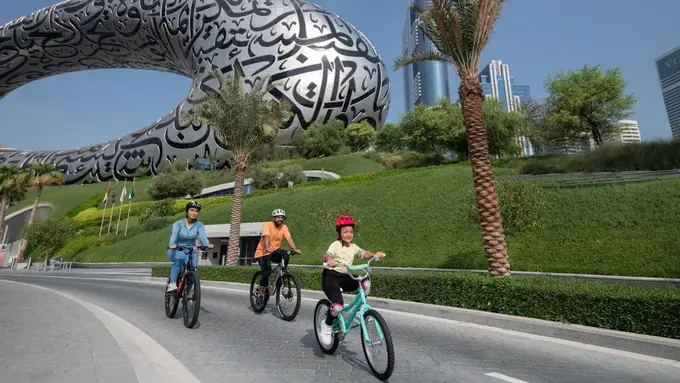 Beberapa aktivitas olahraga yang tersedia di Dubai Fitness Challenge 2025