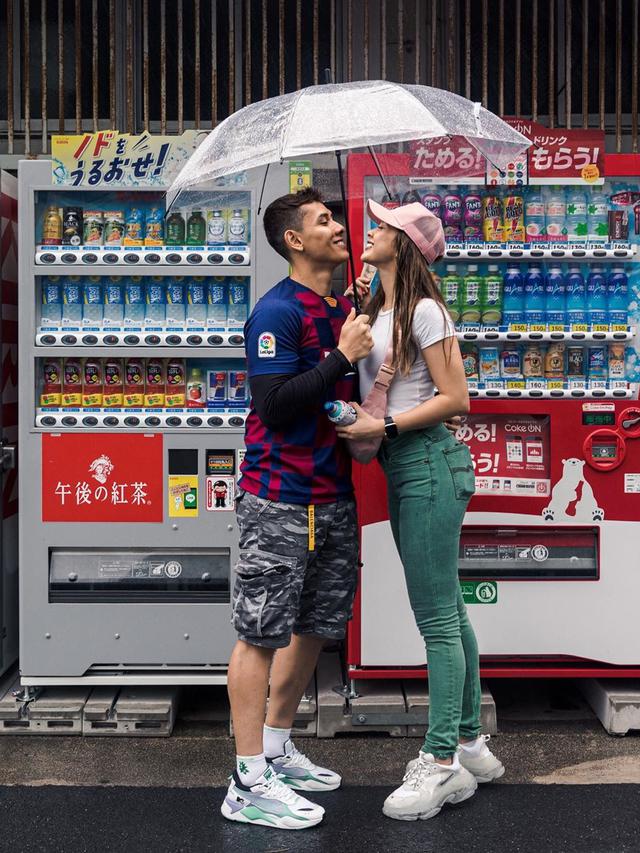 Rayakan Ulang Tahun Suami dari Ruang Isolasi, Ini 6 Momen Manis Andrea Dian dan Ganindra Bimo