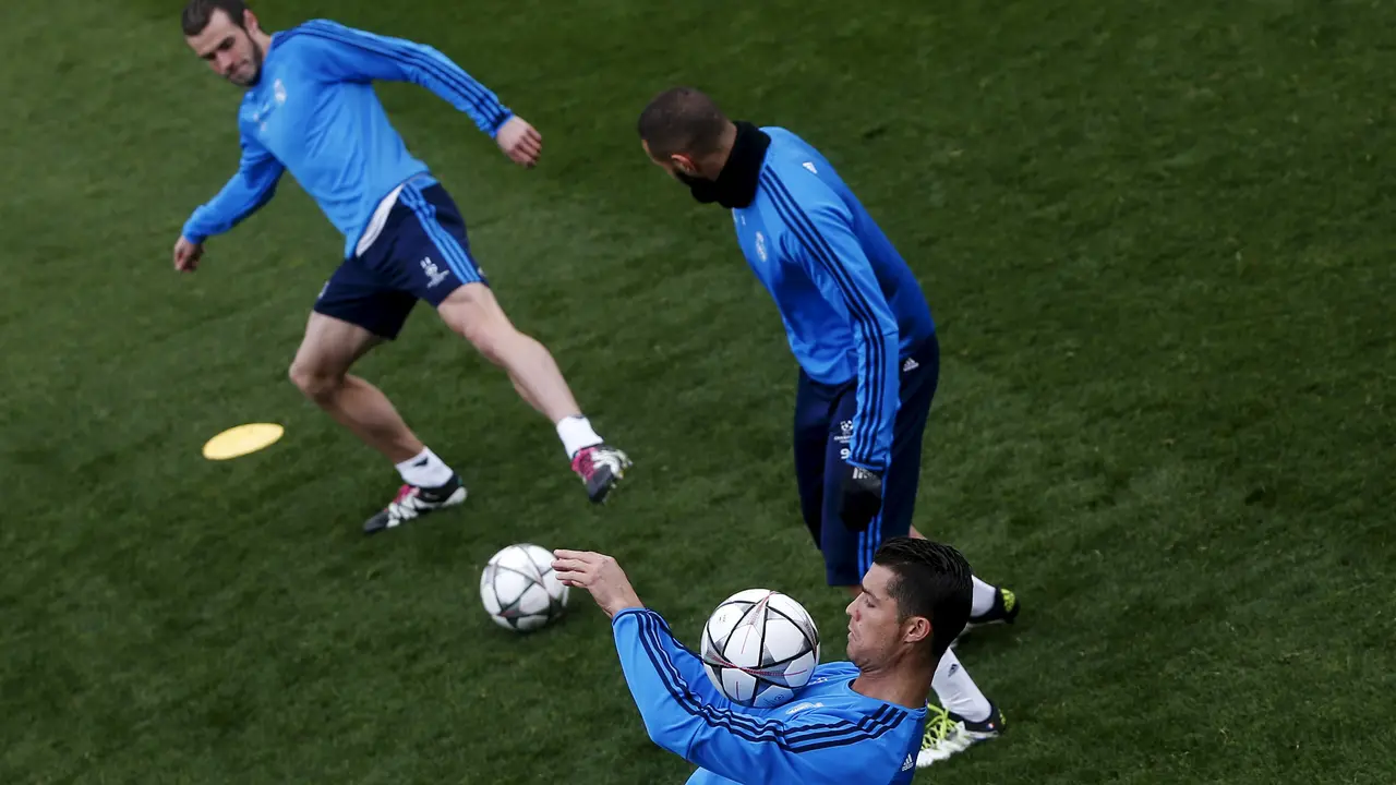 Cristiano Ronaldo saat berlatih bersama Real Madrid sebelum bertemu Wolfsburg