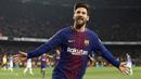 9. Lionel Messi - Bagi pemain yang mencetak 73 gol musim lalu, Messi adalah pemain yang sangat tidak egois ciptakan banyak umpan mematikan bagi kubu lawan. Inilah yang membuatnya begitu istimewa dan menjadi pembeda dengan Ronaldo. (AFP/Lluis Gene)