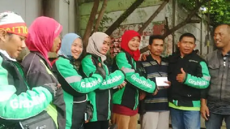 20160206-Usai Ricuh-GrabBike-dan-Ojek Pangkalan-Stasiun Cawang-Berdamai-Jakarta