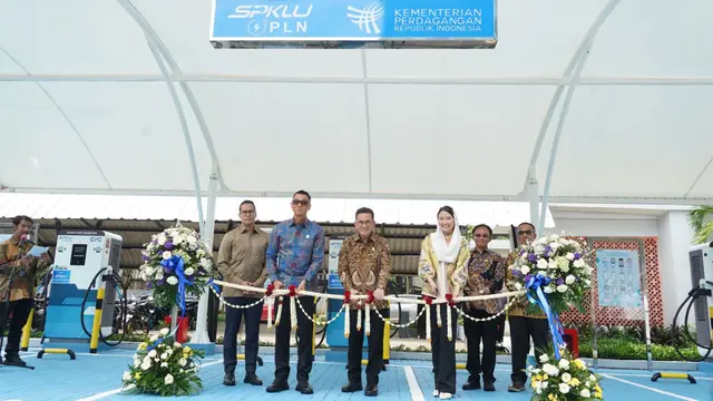 Peresmian Stasiun Pengisian Kendaraan Listrik Umum (SPKLU) di lingkungan Kementerian Perdagangan