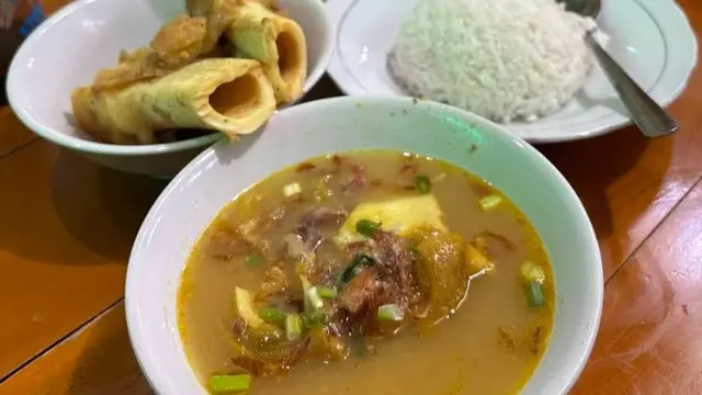 Rekomendasi Tempat Makan Lontong Kikil Enak di Surabaya