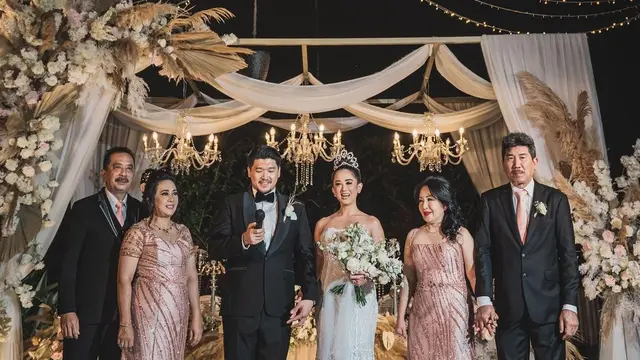 Momen Pernikahan Natasha Ratulangi, Pesinetron yang Raih IPK Sempurna. (Sumber: Instagram/natasharatulangi)