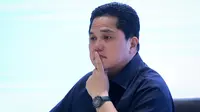 Ketua Umum PSSI, Erick Thohir pada konferensi pers Keputusan Bersama Sarasehan Sepak Bola Indonesia yang berlangsung di GBK Arena, Jakarta, Minggu (05/03/2023). (Bola.com/Bagaskara Lazuardi)