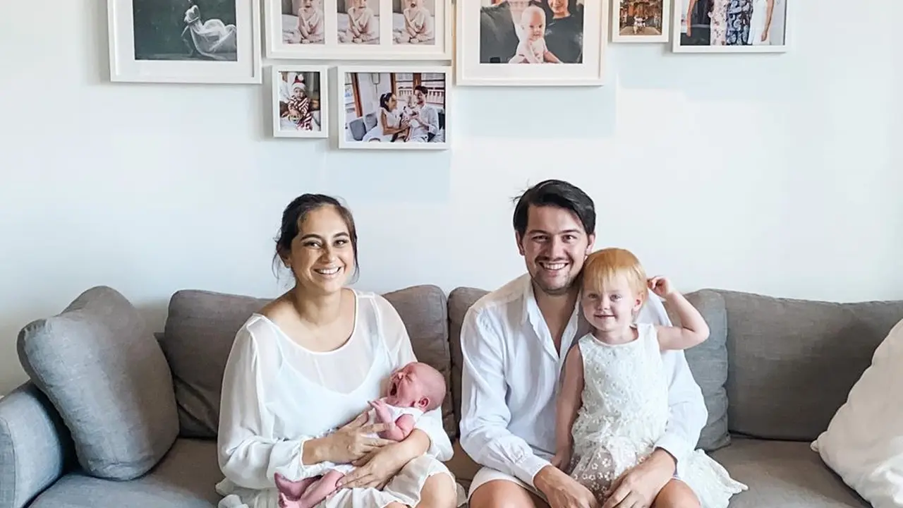 Inspirasi Dapur Modern Marissa Nasution di Singapura