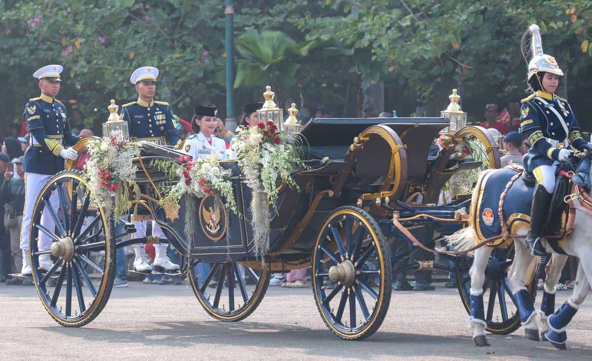 Kirab Merah Putih Bawa Bendera Pusaka Menuju Istana Merdeka