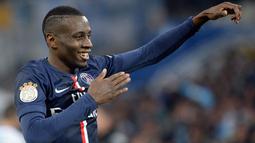 2. Blaise Matuidi, gelandang PSG ini diproyeksikan Juventus untuk menggantikan posisi yang ditinggal Paul Pogba. Menurut Football Italia, Si Nyonya Tua menyiapkan dana 40 juta pounds untuk mendatangkan gelandang Prancis ini. (AFP/Boris Horvat)