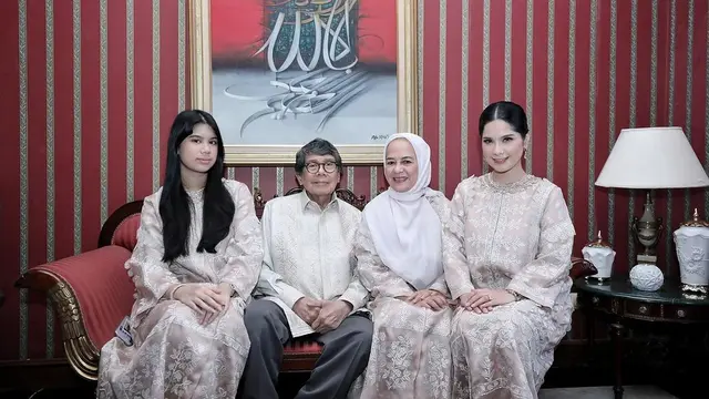 Tanpa Baju Shimmer, Erina Gudono, Selvi Ananda, hingga Annisa Pohan Tak Kalah Mewah dengan Busana Lace di Hari Lebaran