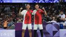 Pebulu tangkis ganda putra Indonesia, Fajar Alfian/Rian Ardianto berfoto bersama setelah menang atas pasangan Jerman, Mark Lamsfuss/Marvin Seidel pada Grup C cabang olahraga bulu tangkis Olimpiade Paris 2024 di Porte de la Chapelle Arena, Paris, Pancis, Sabtu (27/07/2024). Fajar/Rian menang dua set langsung dengan skor 21-13 dan 21-17. (Dok. NOC Indonesia/Naif Muhammad Al’as)