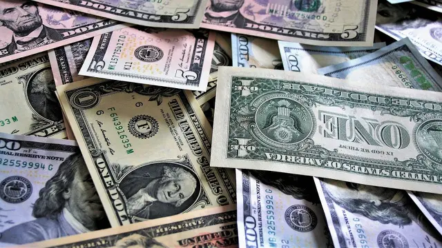 Ilustrasi pendanaan, investasi, dolar