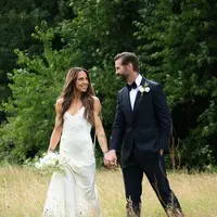 Melanie C, 52, menikah dengan model Australia Chris Dingwall di Lake District, Inggris. (@britishvogue)