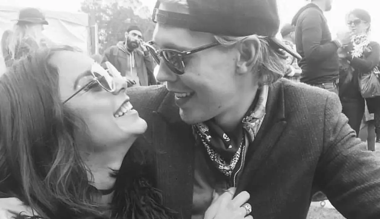 Aktris Spring Breakers ini sendiri mengatakan rahasia dari hubungan yang awet adalah komunikasi yag baik. (instagram/vanessahudgens)