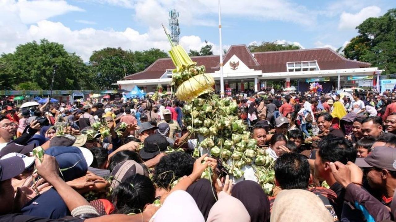 Gerebeg Ketupat Magelang: Simbol Eratnya Hubungan Pemkab dan Masyarakat