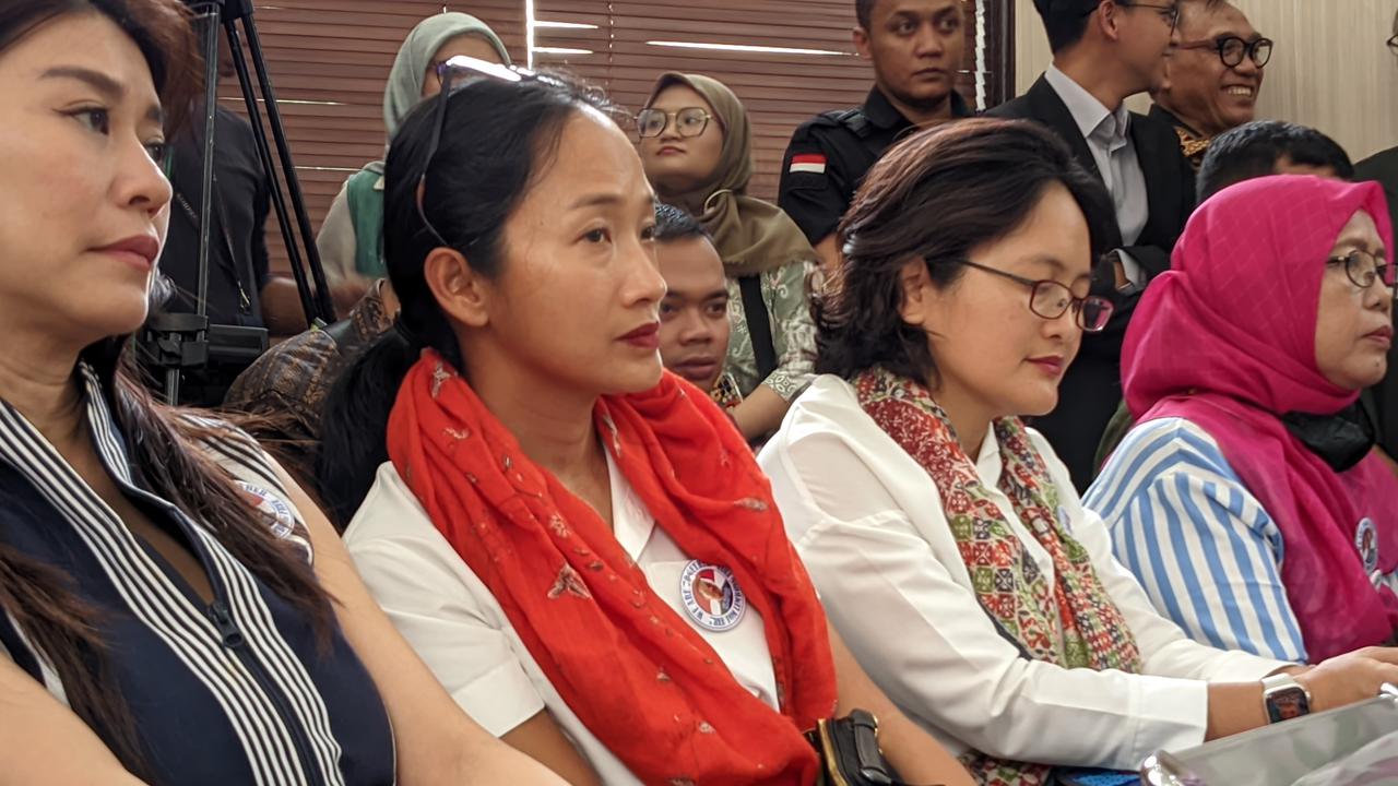 Jelang Putusan Praperadilan Tom Lembong, Istri dan Pendukung Penuhi Ruang  Sidang PN Jaksel