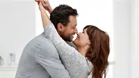 Kebiasaan bersama yang membuat pasangan tetap bahagia. (Foto: rd.com)
