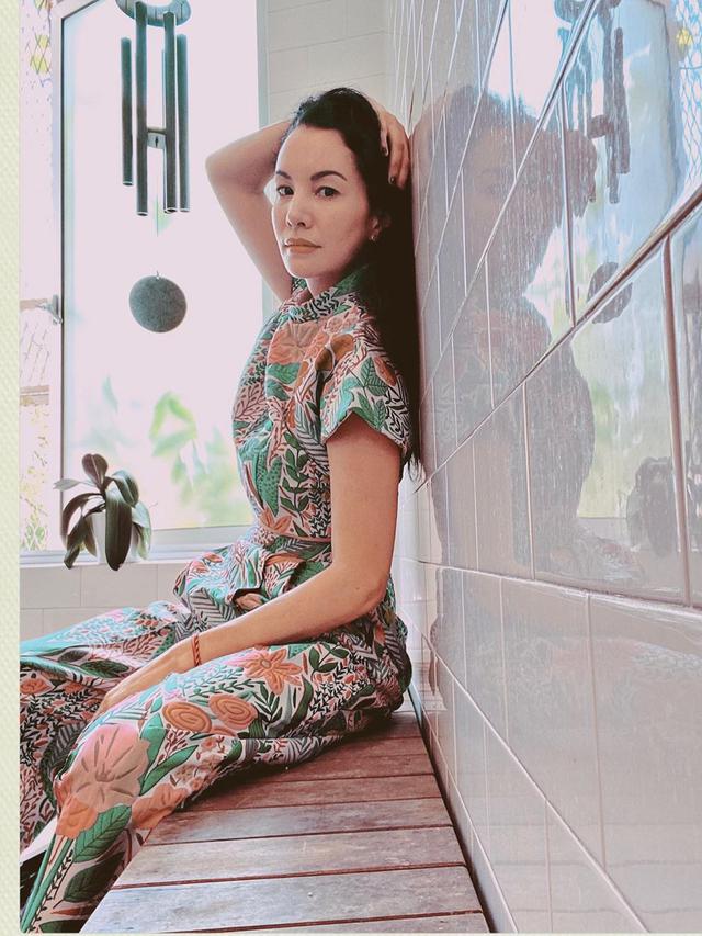 Potret pesona Nadya Hutagalung yang masih nampak awet muda di usia 45 tahun