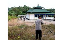 Sinergi Polri Masyarakat Lingga: Gotong Royong Pemasangan Listrik Masjid di Pulau Berhala Tingkatkan Keharmonisan