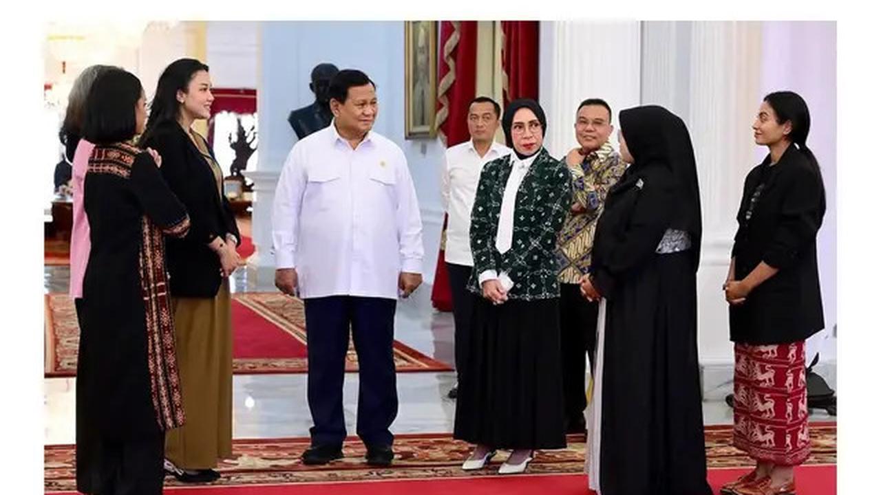 6 Potret Prabowo Ketemu Melly Goeslaw dan Tim Film Women from Rote Island, Menuju Piala Oscar 2025