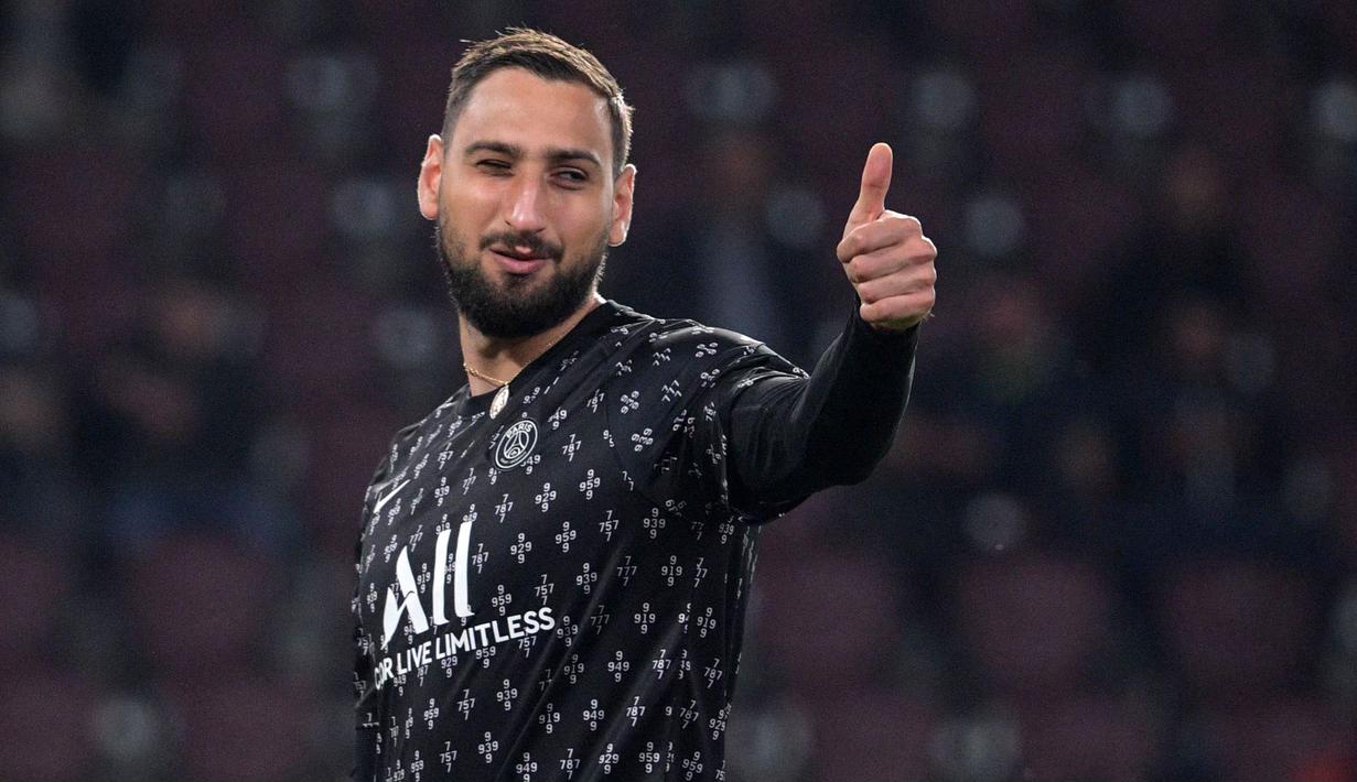 Gianluigi Donnarumma saat ini mampu menjadi kiper utama PSG walapun sempat kalah dengan Keylor Navas. Ia mampu tampil solid saat melawan Manchester City di Liga Champions dan satu clean sheet dari empat laga yang telah dilaluinya di Ligue 1. (AFP/Franck Fife)