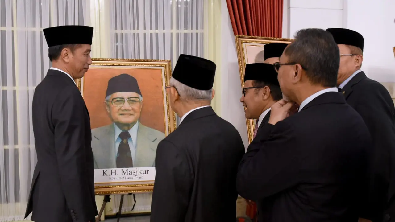 Presiden memberikan gelar pahlawan nasional pada enam tokoh, Jumat (8/11/2019).