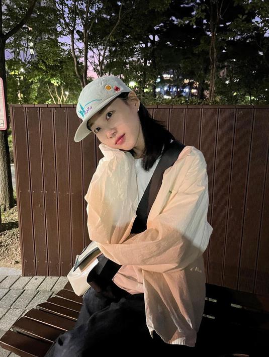 <p>Ha Yun Kyung berperan sebagai Yoon Cho Won, seorang arsitek lanskap dan adik dari Yoon Joo Won. Setelah kematian kakak perempuannya, hidupnya telah runtuh, tetapi dia berjuang untuk tetap bahagia. (Foto: Instagram/ hayoonkie)</p>