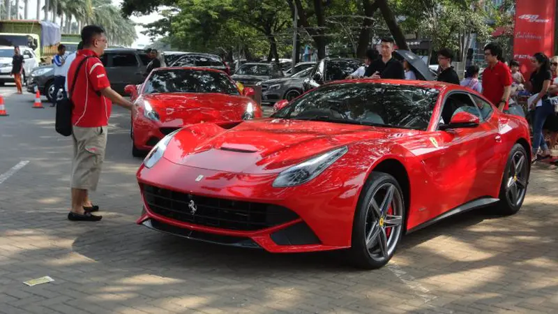 Di Sini, Orang Berduit Indonesia Jajal Ferrari F12berlinetta 