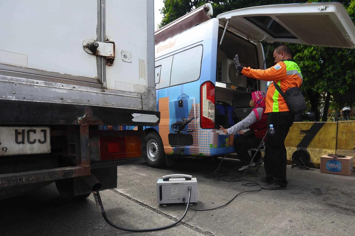 FOTO: Uji Emisi Gratis Digelar di Terminal Blok M Jakarta Selatan