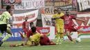 Gelandang Persija Jakarta, Joan Campasol, berusaha mencetak gol ke gawang Semen Padang pada laga Shopee Liga 1 di Stadion Patriot Chandrabhaga, Bekasi, Rabu (16/10). Persija takluk 1-2 atas Semen Padang. (Bola.com/Yoppy Renato)