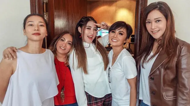 Maia Estianty, Meichan, Yuni Shara, Rieka Roeslan dan Via Vallen