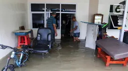 Hujan deras yang mengguyur wilayah Jakarta dan sekitarnya sejak Selasa (28/1/2025) menyebabkan sejumlah kawasan tergenang air pada Rabu (29/1/2025). (Liputan6.com/Herman Zakharia)