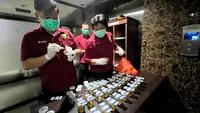 Cegah Narkoba di Internal, Anggota Polres Metro Depok Tes Urine Dadakan