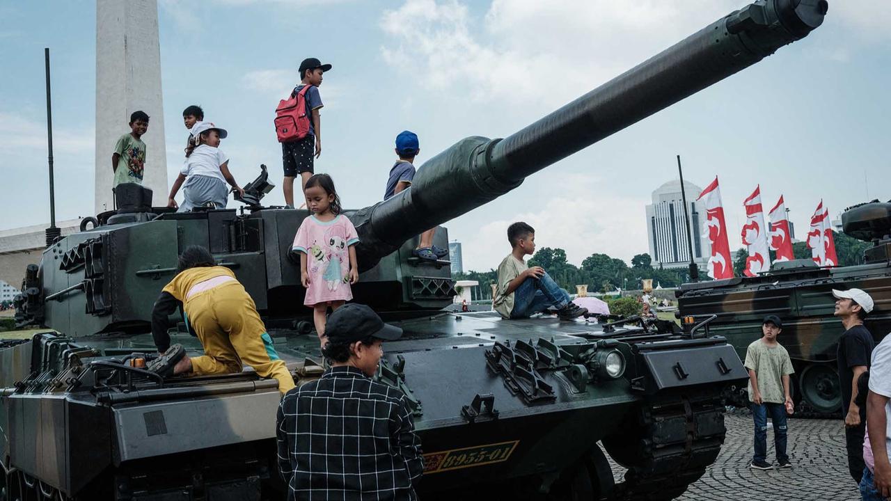 FOTO: Warga Serbu Hari Terakhir TNI Fair 2025 di Monas