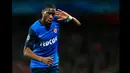 Gelandang AS Monaco, Geoffrey Kondogbia, melakukan selebrasi usai mencetak gol pembuka timnya ke gawang Arsenal di laga 16 besar Liga Champions di Emirates Stadium, London, (25/2/2015). AS Monaco unggul 3-1 atas Arsenal. ( Reuters/Eddie Keogh)