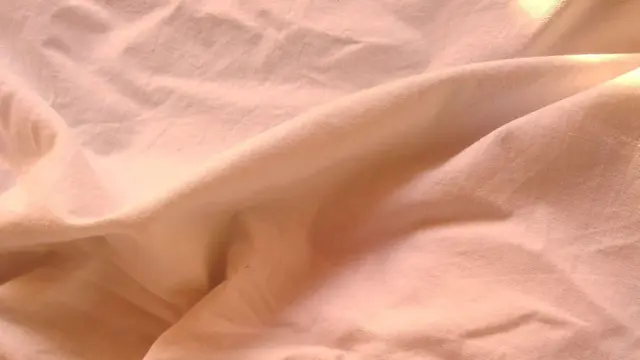 Penyebab Sprei Terasa Lembap