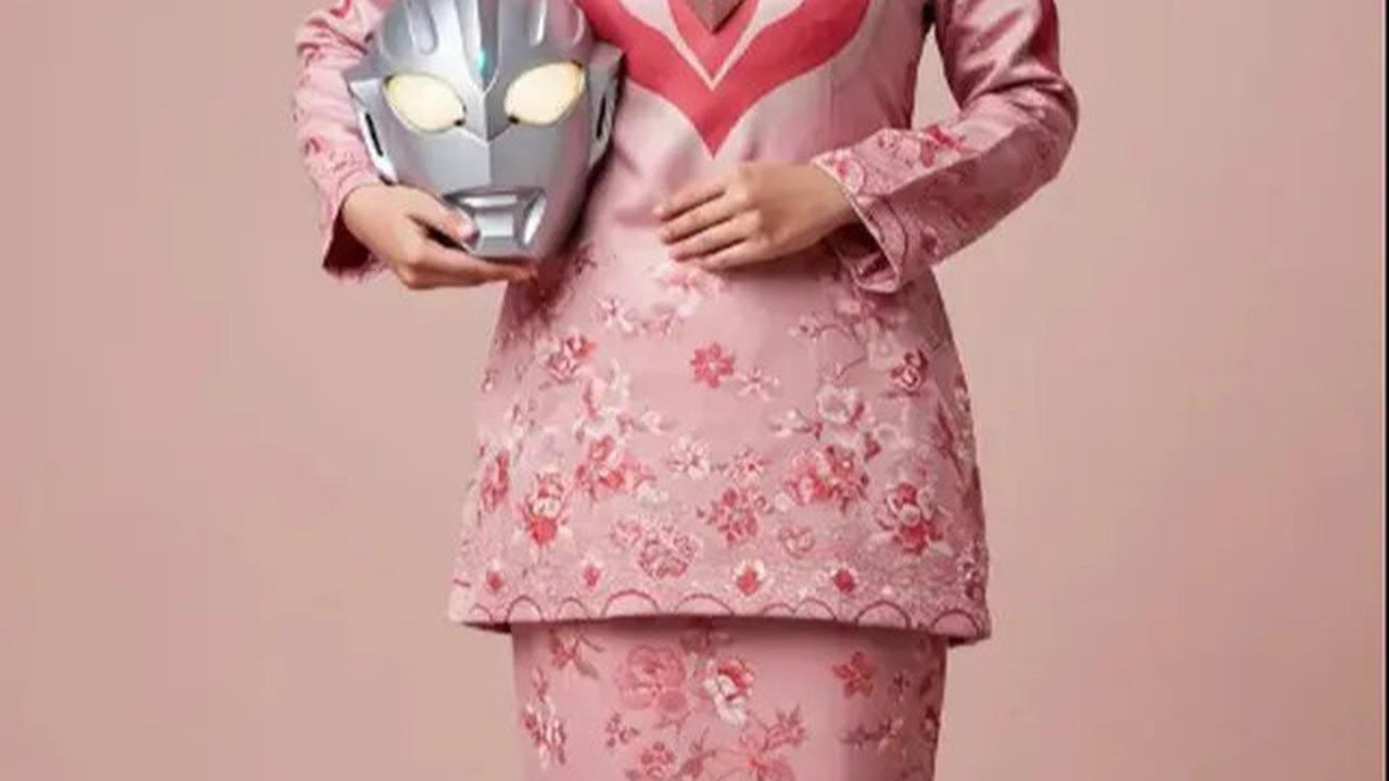 6 Potret Baju Lebaran Ultraman Ini Unik, Jadi Pusat Perhatian di Hari Raya