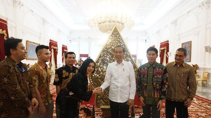 Asri Welas dan Presiden Joko Widodo (Instagram/ asri_welas)