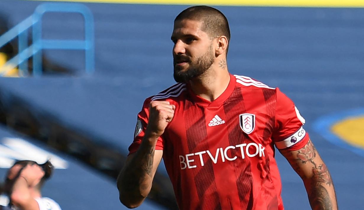 Striker asal Serbia berusia 27 tahun yang membela Fulham di Divisi Championship baru saja memecahkan rekor top skor dalam semusim di kasta kedua Liga Inggris. Ia telah mencetak 33 gol, unggul 2 gol dari rekor lama yang dipegang Ivan Toney (Brentford) musim lalu. (AFP/Pool/Oli Scarff)