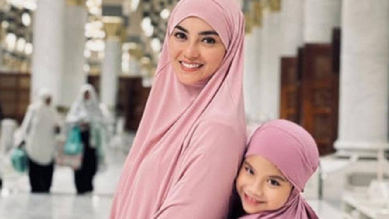 Sederet Artis Indonesia yang Ditinggal Suami Anaknya Masih Kecil, Tetap Kuat dan Tegar Demi Buah Hati