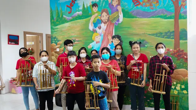 J&T Express Hantarkan Paket Kebahagiaan untuk Anak-anak Penyandang Disabilitas