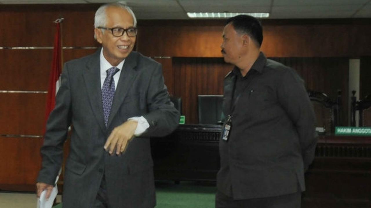 Hakim izinkan OC Kaligis berobat, sidang perdana kembali ditunda