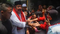 Kedatangan Rano Karno disambut warga sekitar dengan adat palang pintu. (merdeka.com/Arie Basuki)