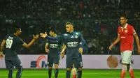Striker Arema Cronus, Cristian Gonzales mencetak gol kemenangan atas Persija Jakarta dalam lanjutan Torabika Soccer Championship 2016 di Stadion Kanjuruhan, Kabupaten Malang, Minggu (19/6/2016). (Bola.com/Iwan Setiawan) 