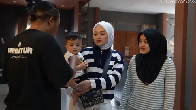 Nathalie dan Adzam ke rumah Sule (YouTube/Nathalie Holscher)