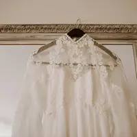 Mencuci pakaian dengan bahan lace haruslah berbeda karena lace lembut dan rentan sobek/Copyright pexels.com/Tara Winstead