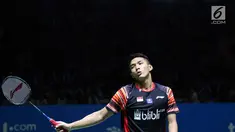 Pebulu tangkis tungal putra Indonesia, Jonatan Christie saat melawan Chou Tien Chen (Taiwan) di perempat final Indonesia Open 2019 di Istora Senayan, Jakarta, Jumat (19/7/2019). Jonatan Christie kalah 16-21, 21-18, 21-14. (Liputan6.com/Helmi Fitrhiansyah)