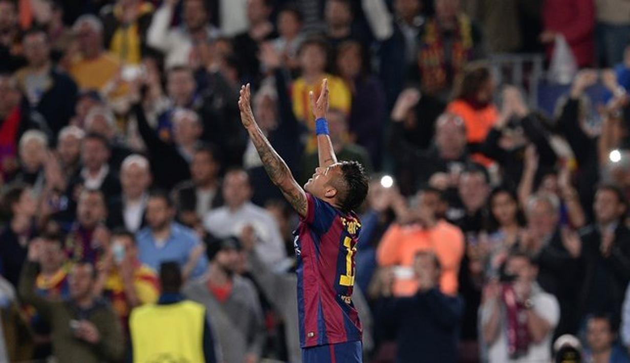 Neymar menerima sorak sorai publik Camp Nou saat membawa Barca unggul aggregate 4 - 1. Sumber: UEFA.