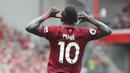 Striker Liverpool, Sadio Mane, melakukan selebrasi usai mencetak gol ke gawang West Ham pada laga Premier League di Stadion Anfield, Minggu (12/8/2018). Liverpool menang 4-0 atas West Ham. (AP/David Davies)