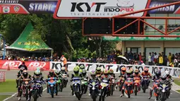 Puluhan pembalap nasional beradu cepat di seri I Indoprix 2014 yang digelar di Sentul Internasional Karting Circuit, Bogor (27/4/2014). (Liputan6.com/Helmi Fithriansyah)