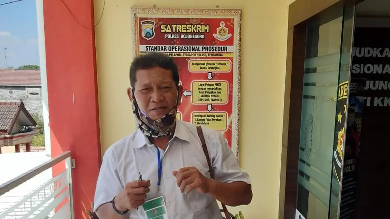 Mantan Ketua DPRD Bojonegoro tahun 1999-2004, Anwar Sholeh. (Liputan6.com/Ahmad Adirin)